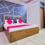 Hotel Classic-Hazrat Nizamuddin Railway Station