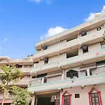 Hotel Classic-Hazrat Nizamuddin Railway Station