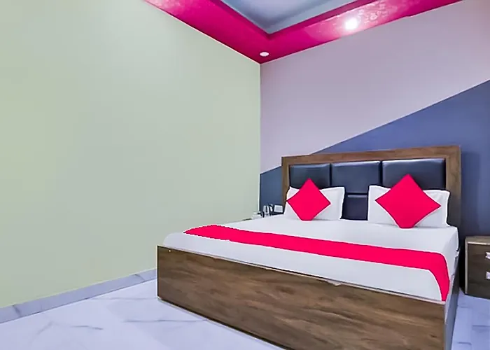 Hotel Classic-Hazrat Nizamuddin Railway Station