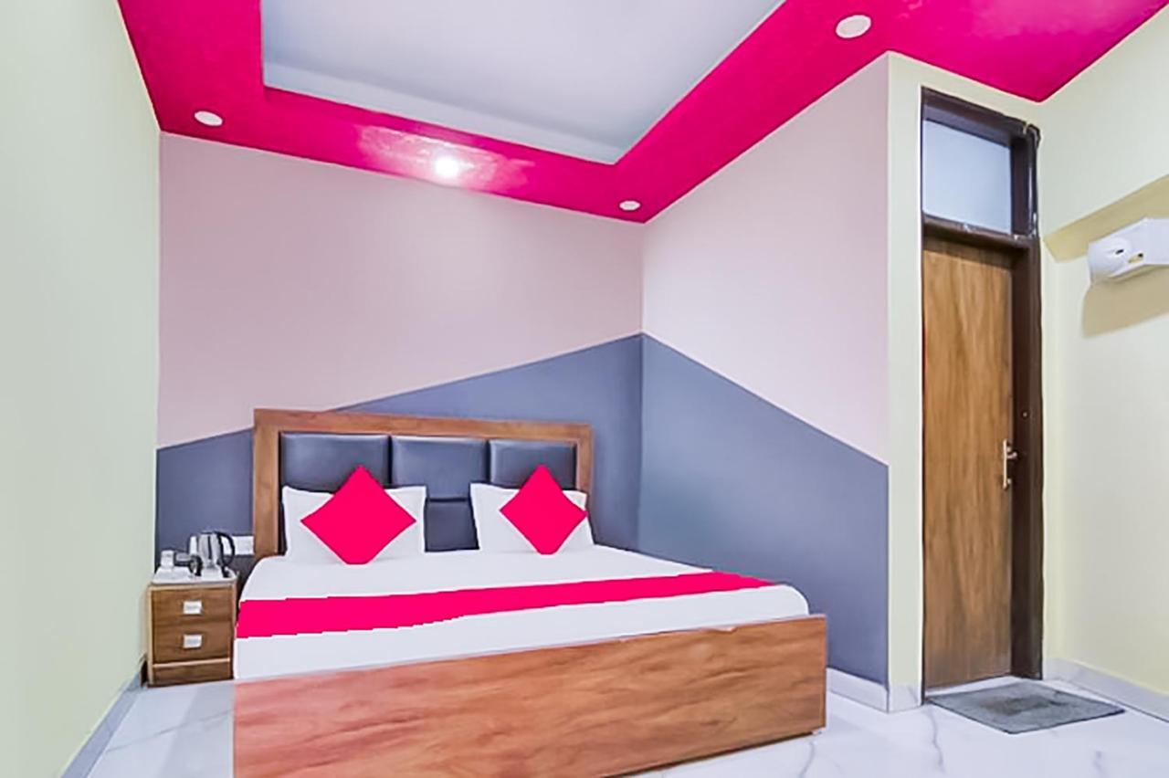 Hotel Classic-hazrat Nizamuddin Railway Station