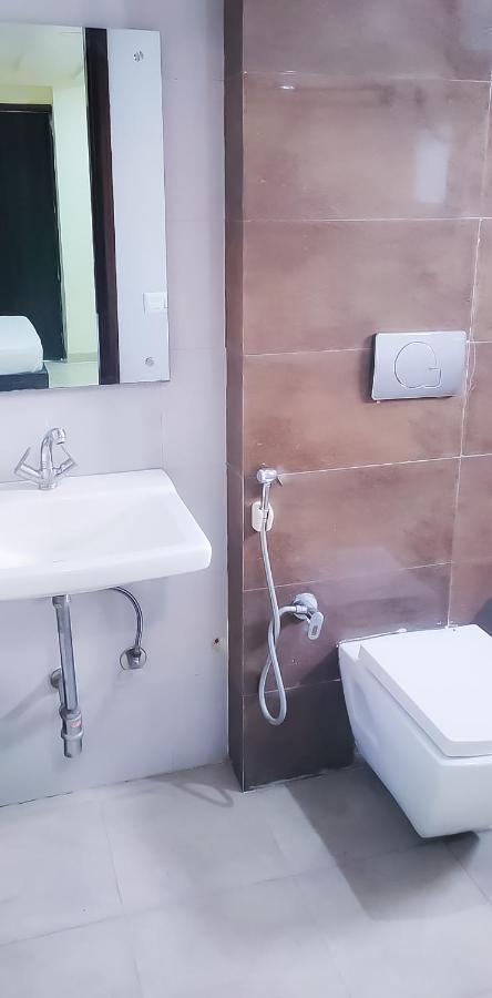 Hotel Classic-hazrat Nizamuddin Railway Station New Delhi